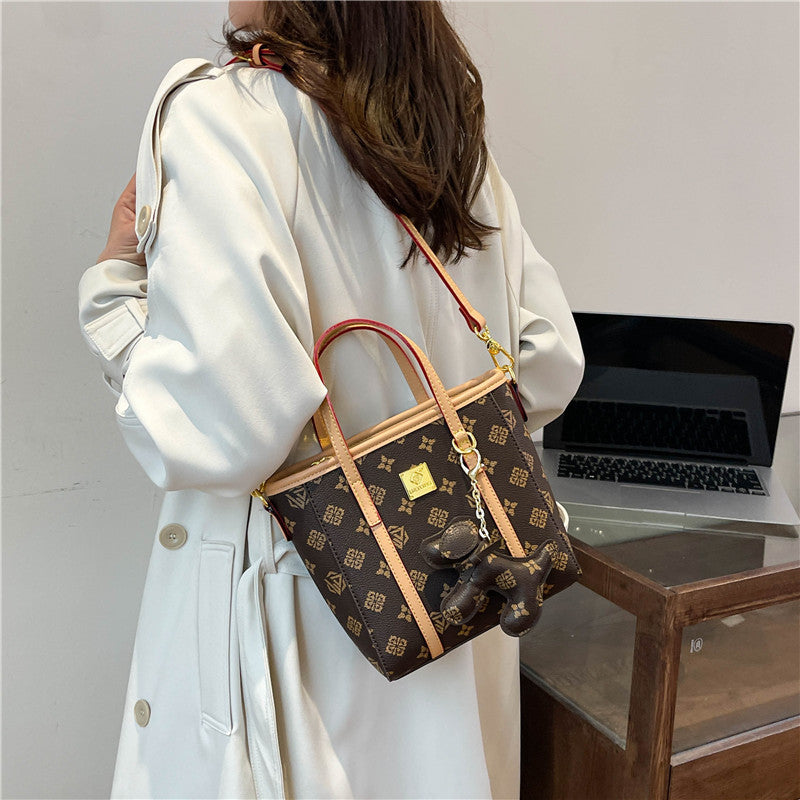 This year's popular women's 2025 new fashion European and American letters presbyted vegetable basket women's bag portable shoulder diagonal women's bag
