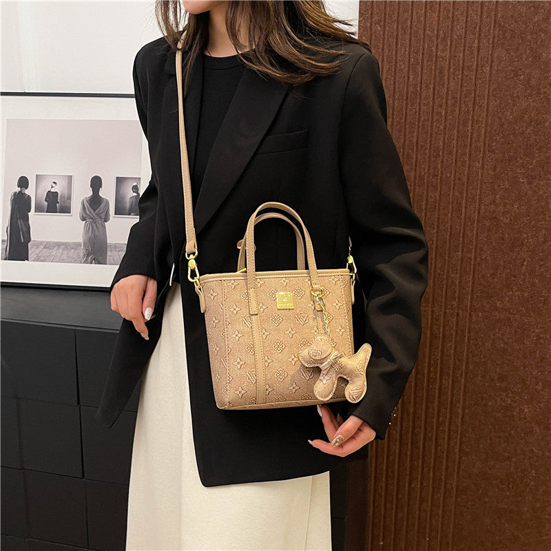 This year's popular women's 2025 new fashion European and American letters presbyted vegetable basket women's bag portable shoulder diagonal women's bag