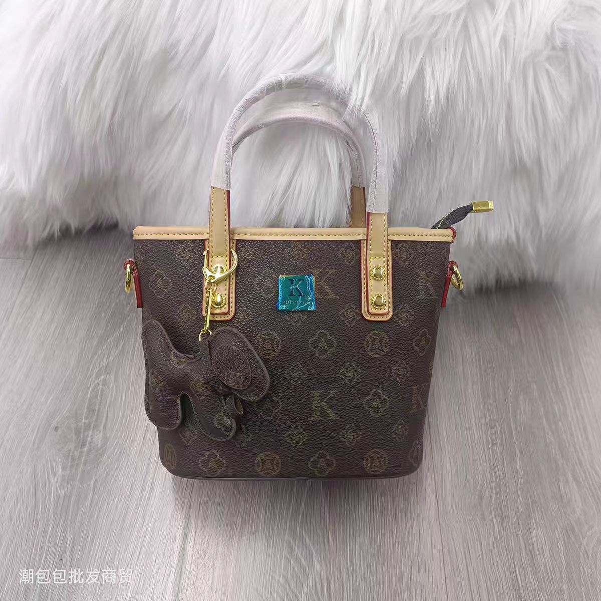 2025 New Textured Vegetable Basket Women's Bag Retro Ins Style Crossbody Bag High-Looking Commuting Outing Women's Bag