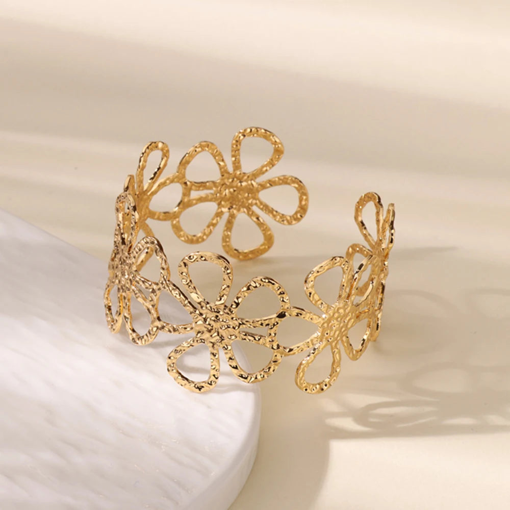 Bracelet à fleurs délicates en acier inoxydable, couleur or, manchette ouverte pour femmes, bijoux de mariage, accessoires de fête de vacances, cadeaux