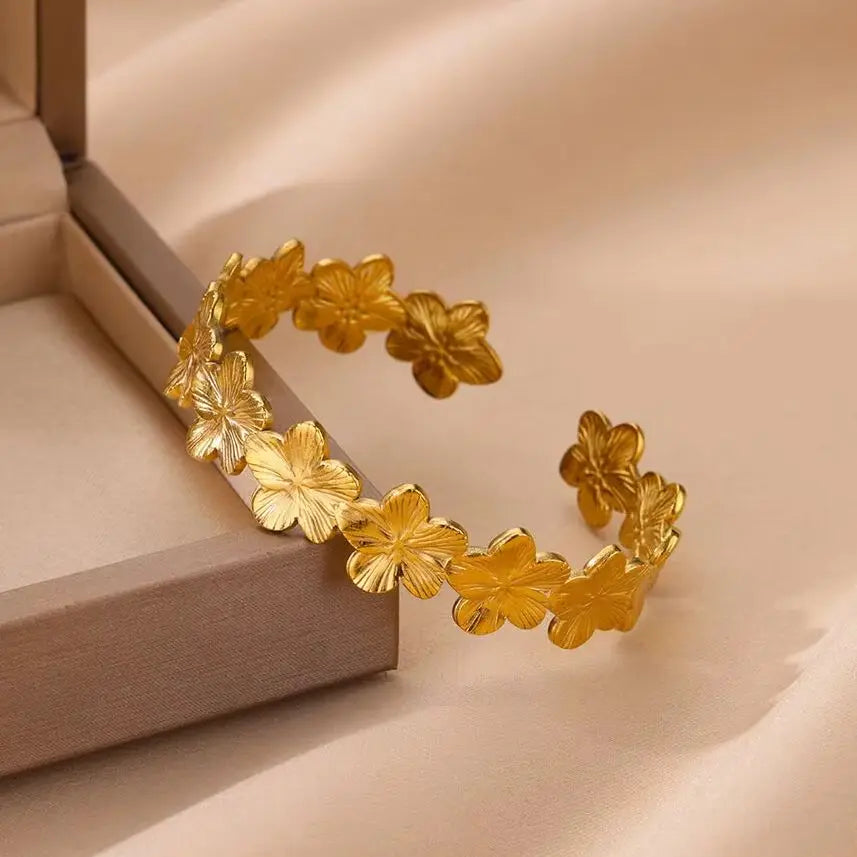 Bracelet à fleurs délicates en acier inoxydable, couleur or, manchette ouverte pour femmes, bijoux de mariage, accessoires de fête de vacances, cadeaux