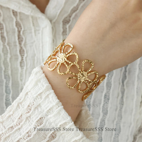 Bracelet à fleurs délicates en acier inoxydable, couleur or, manchette ouverte pour femmes, bijoux de mariage, accessoires de fête de vacances, cadeaux